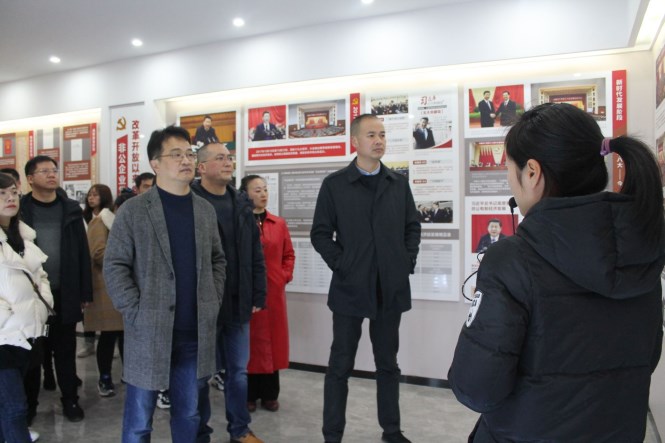 参观非公企业党建展示馆.JPG