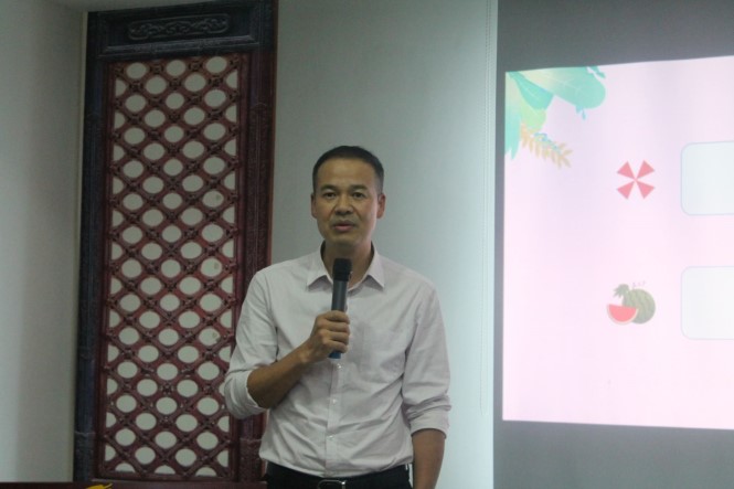 院长宋翼作点评.JPG